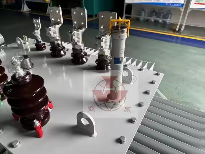 Yawei 2000KVA 10KV Low-loss Factory Direct Three-phase Oil-type Transformer with Certificate / 2
