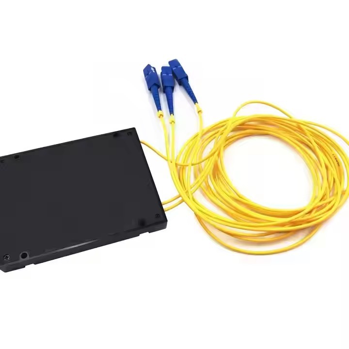 High Quality Single Mode Fiber Optic Pigtail PLC Optical Splitter G652D SC APC RJ45 4G Network 2-Cor / 1